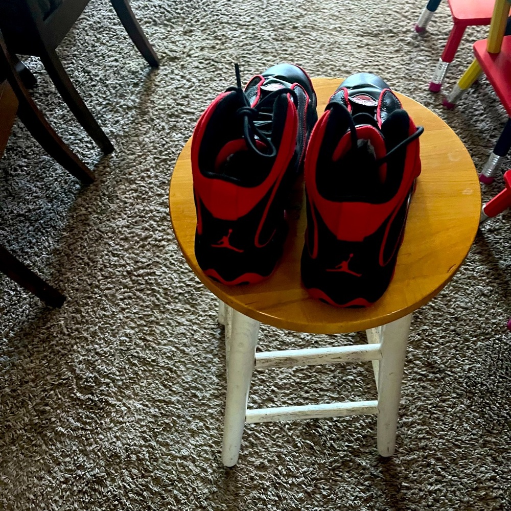 selling Nike, Air Jordan, tennis shoes, and the colors are red and black